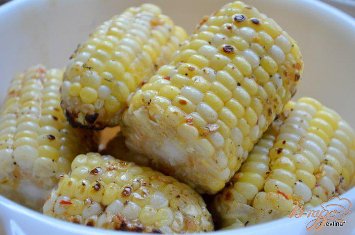 Фото приготовление рецепта: Кукуруза с кленовым сиропом шаг №4