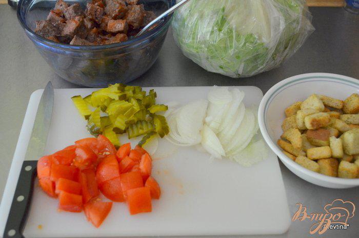 Фото приготовление рецепта: Салат из гамбургера шаг №3