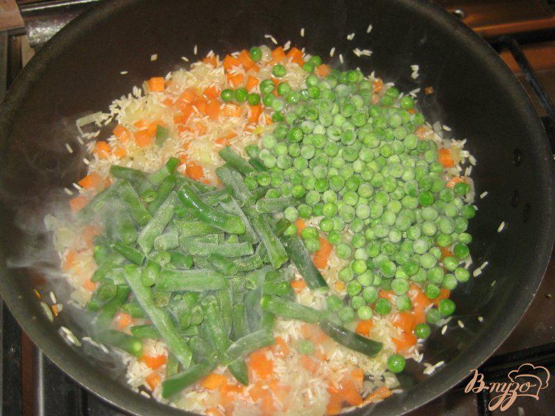 Фото приготовление рецепта: Рис с овощами шаг №4