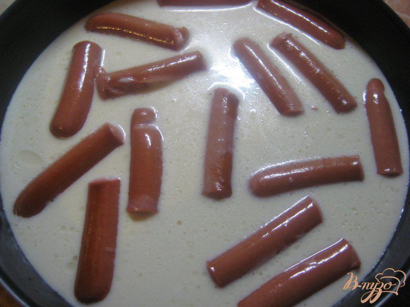 Фото приготовление рецепта: Ленивые сосиски в тесте шаг №4