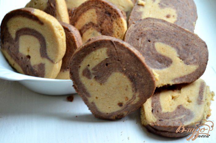 Фото приготовление рецепта: Печенье на коричневом сахаре шаг №7