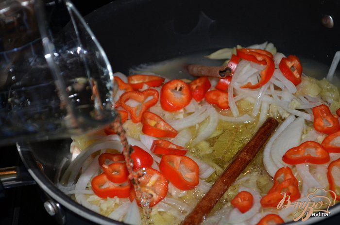 Фото приготовление рецепта: Курица в ананасовом соусе шаг №3