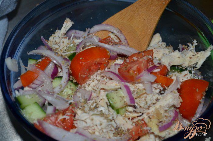 Фото приготовление рецепта: Куриный салат с овощами шаг №2