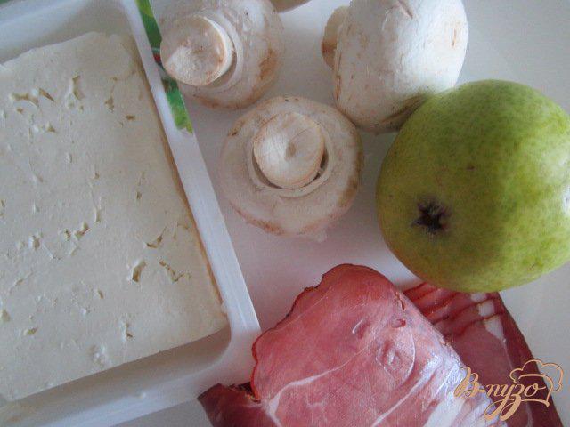 Фото приготовление рецепта: Салат с шампиньонами и овечьим сыром шаг №1
