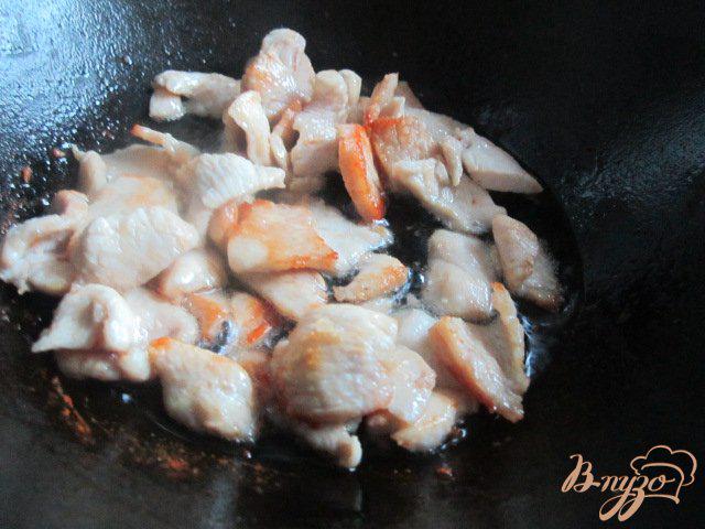 Фото приготовление рецепта: Лапша с овощами и куриным мясом шаг №3