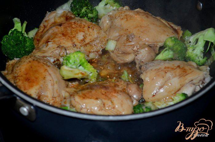 Фото приготовление рецепта: Курица с брокколи стир-фрай шаг №2