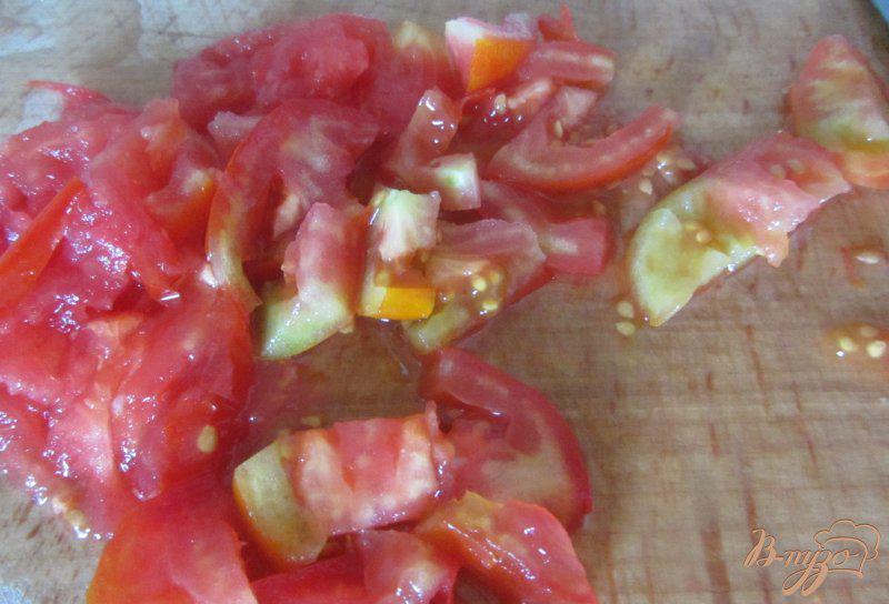 Фото приготовление рецепта: Картофель молодой с помидорами шаг №4