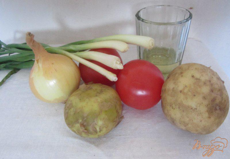 Фото приготовление рецепта: Картофель молодой с помидорами шаг №1