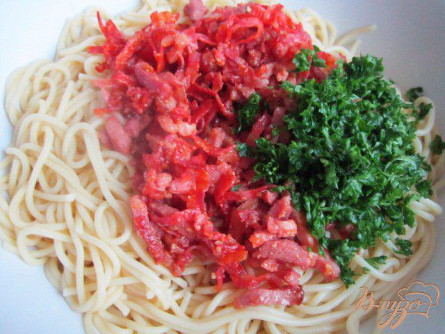 Фото приготовление рецепта: Спагетти с ветчиной и чоризо шаг №6