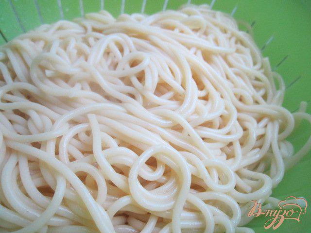 Фото приготовление рецепта: Спагетти с ветчиной и чоризо шаг №5