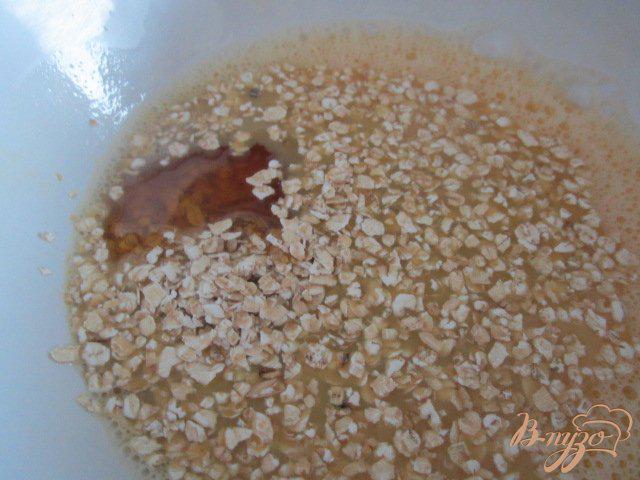 Фото приготовление рецепта: Блины медовые с овсянкой шаг №2