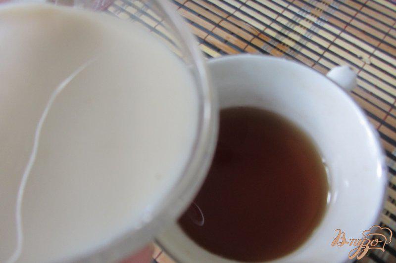 Фото приготовление рецепта: Чай с молоком шаг №5