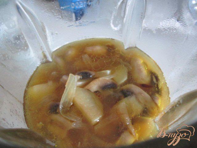 Фото приготовление рецепта: Грибной суп с горчицей шаг №5