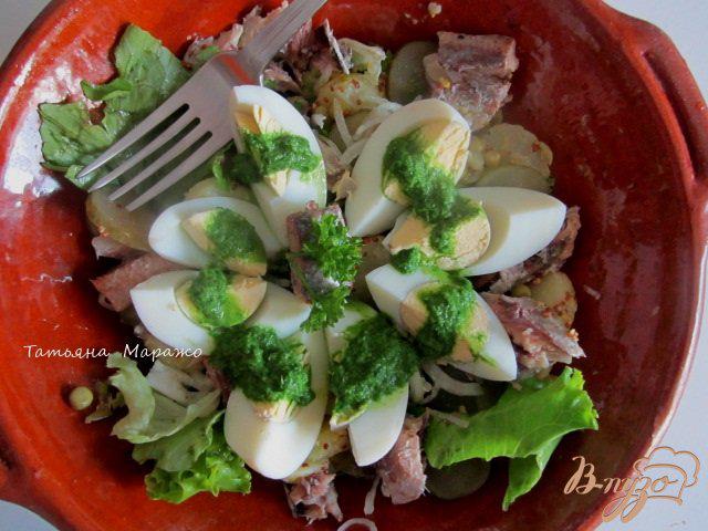 Фото приготовление рецепта: Салат с сардинами шаг №8