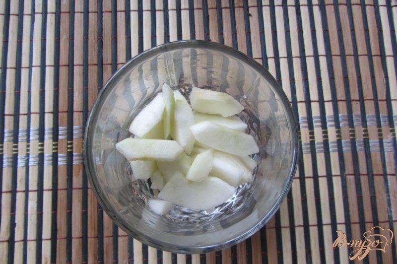 Фото приготовление рецепта: Десерт яблочно-клубничный шаг №2