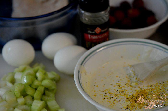 Фото приготовление рецепта: Салат с тунцом и виноградом шаг №1