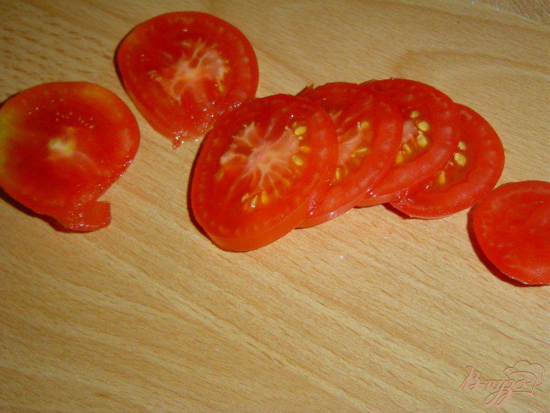 Фото приготовление рецепта: Великолепная лепешка с помидорами шаг №5