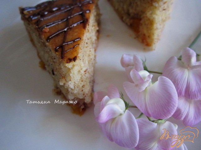 Фото приготовление рецепта: Миндальный пирог с персиками шаг №9
