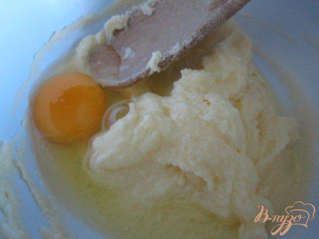Фото приготовление рецепта: Миндальный пирог с персиками шаг №2