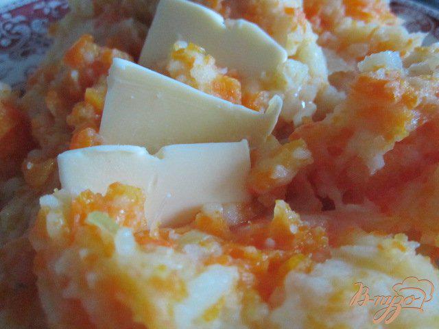 Фото приготовление рецепта: Давленый картофель с морковью и карри шаг №4
