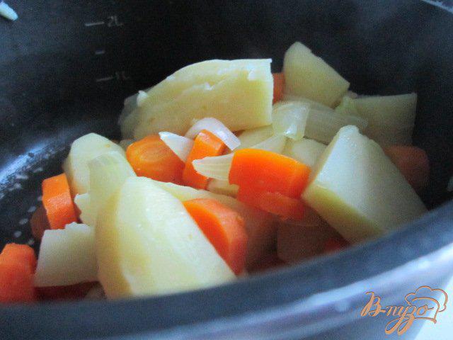 Фото приготовление рецепта: Давленый картофель с морковью и карри шаг №2