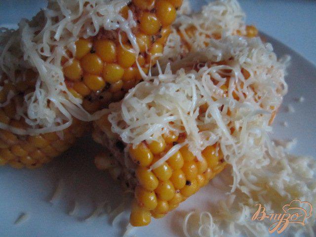 Фото приготовление рецепта: Пикантная кукуруза с имбирем и сыром шаг №4