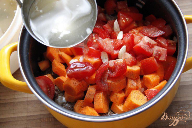 Фото приготовление рецепта: Говядина с морковью (Boeuf aux carottes) шаг №4