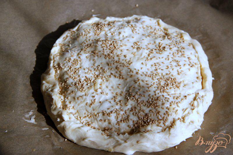 Фото приготовление рецепта: Пирог с карамелизированными баклажанами шаг №9