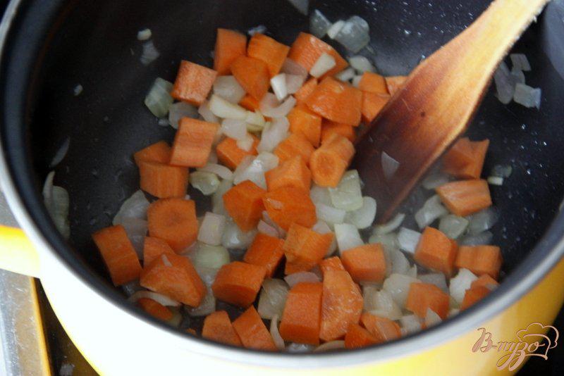 Фото приготовление рецепта: Суп пюре из тыквы и красной чечевицы шаг №2