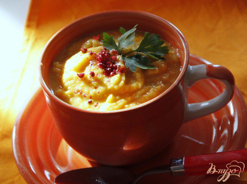 Фото приготовление рецепта: Суп пюре из тыквы и красной чечевицы шаг №7