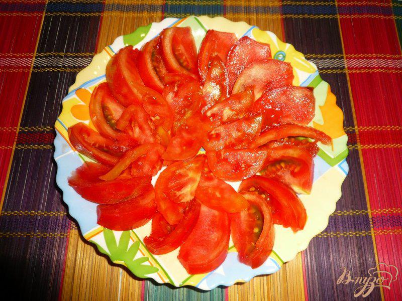 Фото приготовление рецепта: Помидорно-луковый салат шаг №3