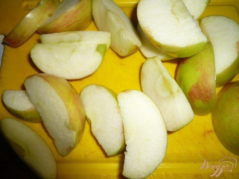 Фото приготовление рецепта: Куриные бедрышки с яблоками шаг №1