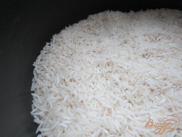 Фото приготовление рецепта: Пикантный гарнир из риса шаг №1