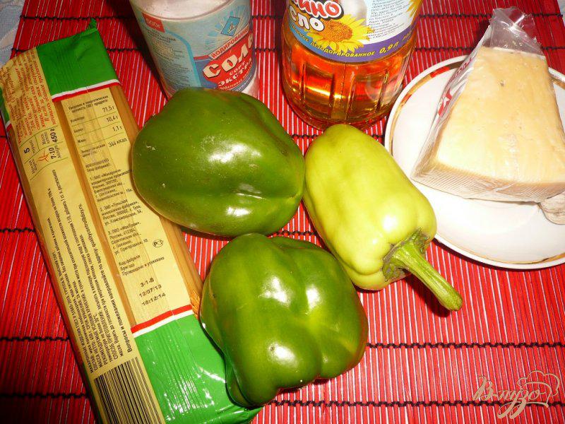 Фото приготовление рецепта: Макароны с болгарским перцем и сыром шаг №1