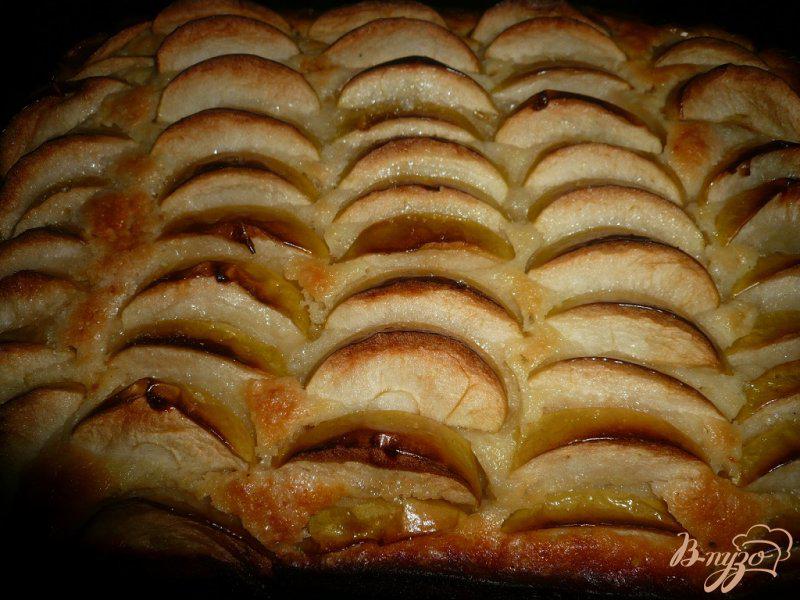 Фото приготовление рецепта: Пышный яблочный пирог шаг №6