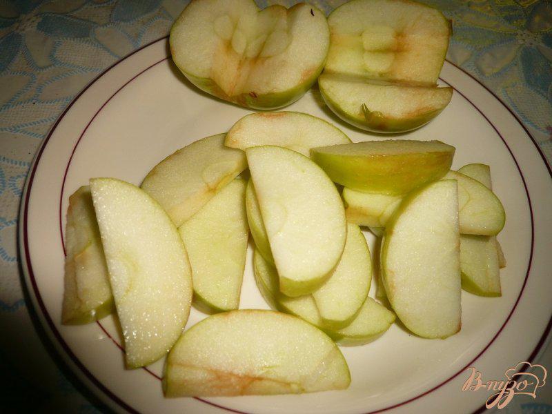 Фото приготовление рецепта: Пышный яблочный пирог шаг №4