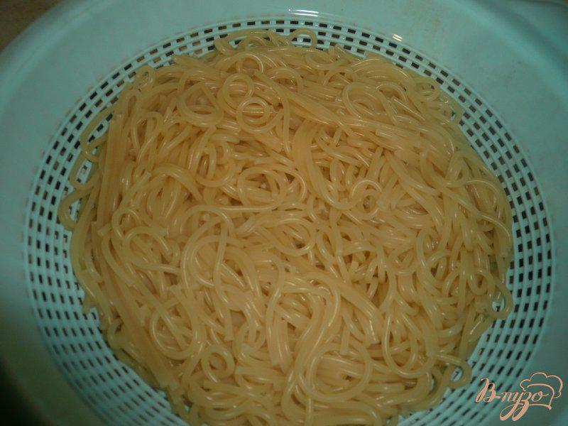 Фото приготовление рецепта: Спагетти с мясным соусом шаг №3