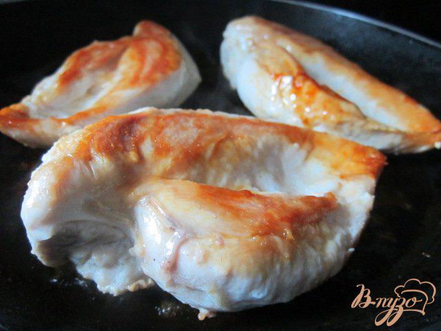 Фото приготовление рецепта: Куриные грудки с морковью в вишневом соке шаг №1