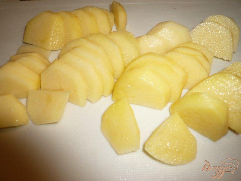 Фото приготовление рецепта: Картофель с курицей в банке шаг №4