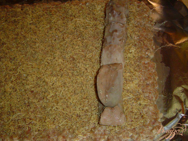 Фото приготовление рецепта: Мясной рулет с языком и орехами шаг №7