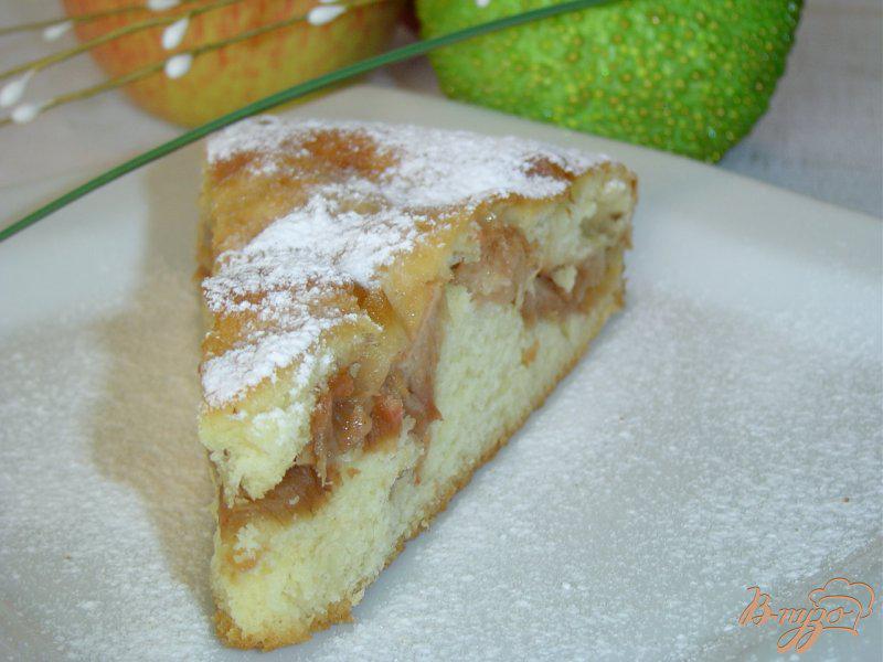 Фото приготовление рецепта: Быстрый пирог с яблоками на кефире шаг №8