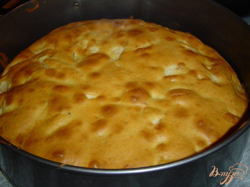Фото приготовление рецепта: Быстрый пирог с яблоками на кефире шаг №7