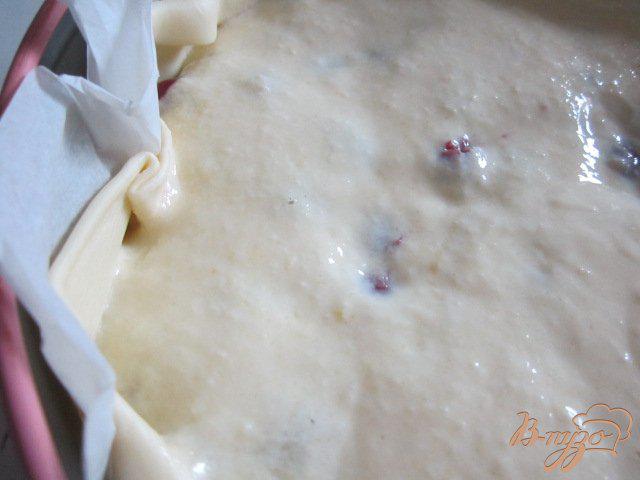 Фото приготовление рецепта: Открытый пирог с вишнями шаг №6