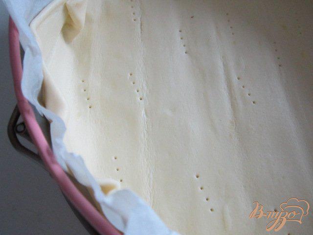 Фото приготовление рецепта: Открытый пирог с вишнями шаг №3
