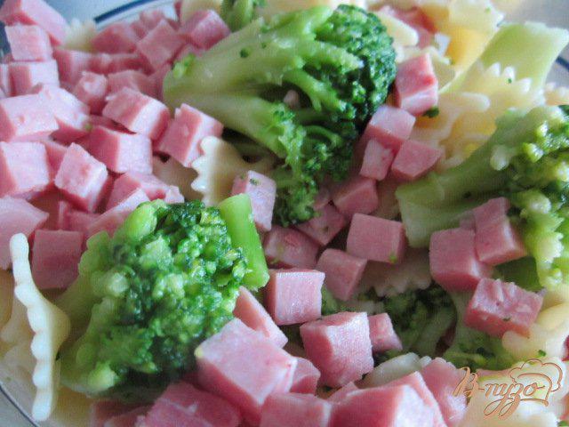 Фото приготовление рецепта: Паста с брокколи и сыром Бри шаг №3