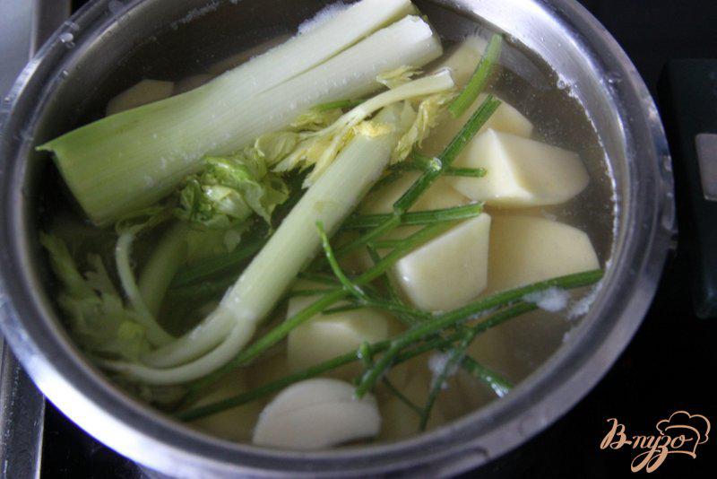 Фото приготовление рецепта: Ленивые зразы из фарша, картофеля с зеленью шаг №1