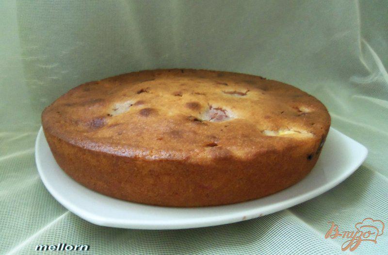 Фото приготовление рецепта: Пирог с нектарином и шоколадом шаг №6