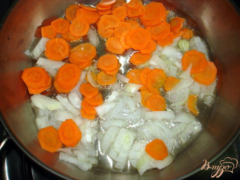 Фото приготовление рецепта: Суп с фрикадельками и сырочками шаг №4