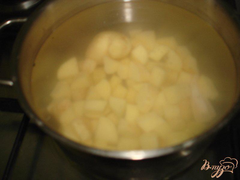 Фото приготовление рецепта: Суп с фрикадельками и сырочками шаг №2