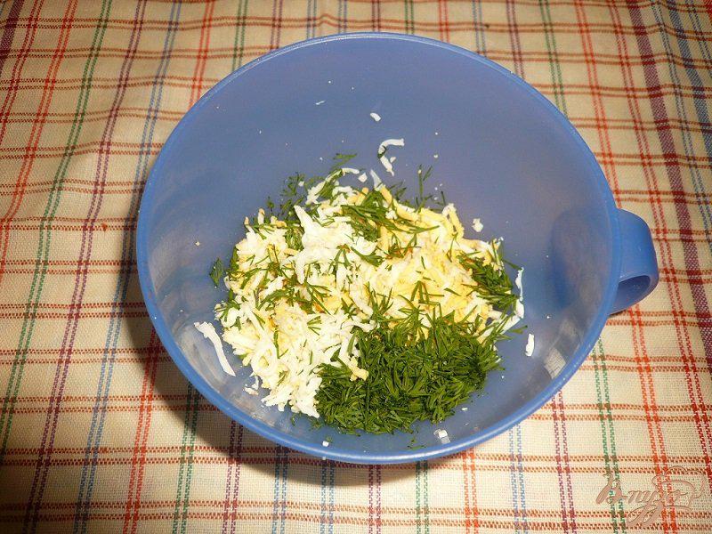 Фото приготовление рецепта: Салат с чипсами шаг №2